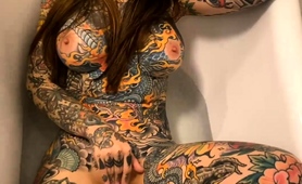 buxom-tattooed-brunette-making-herself-cum-in-the-bathtub