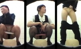 amateur-asian-schoolgirls-going-to-the-toilet-on-hidden-cam